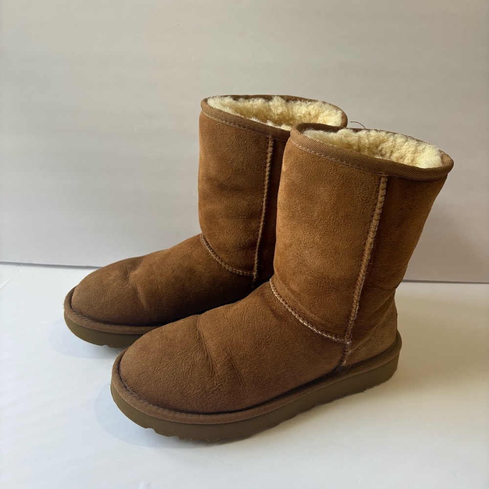 Ugg classic Brown Suede Boots size 6